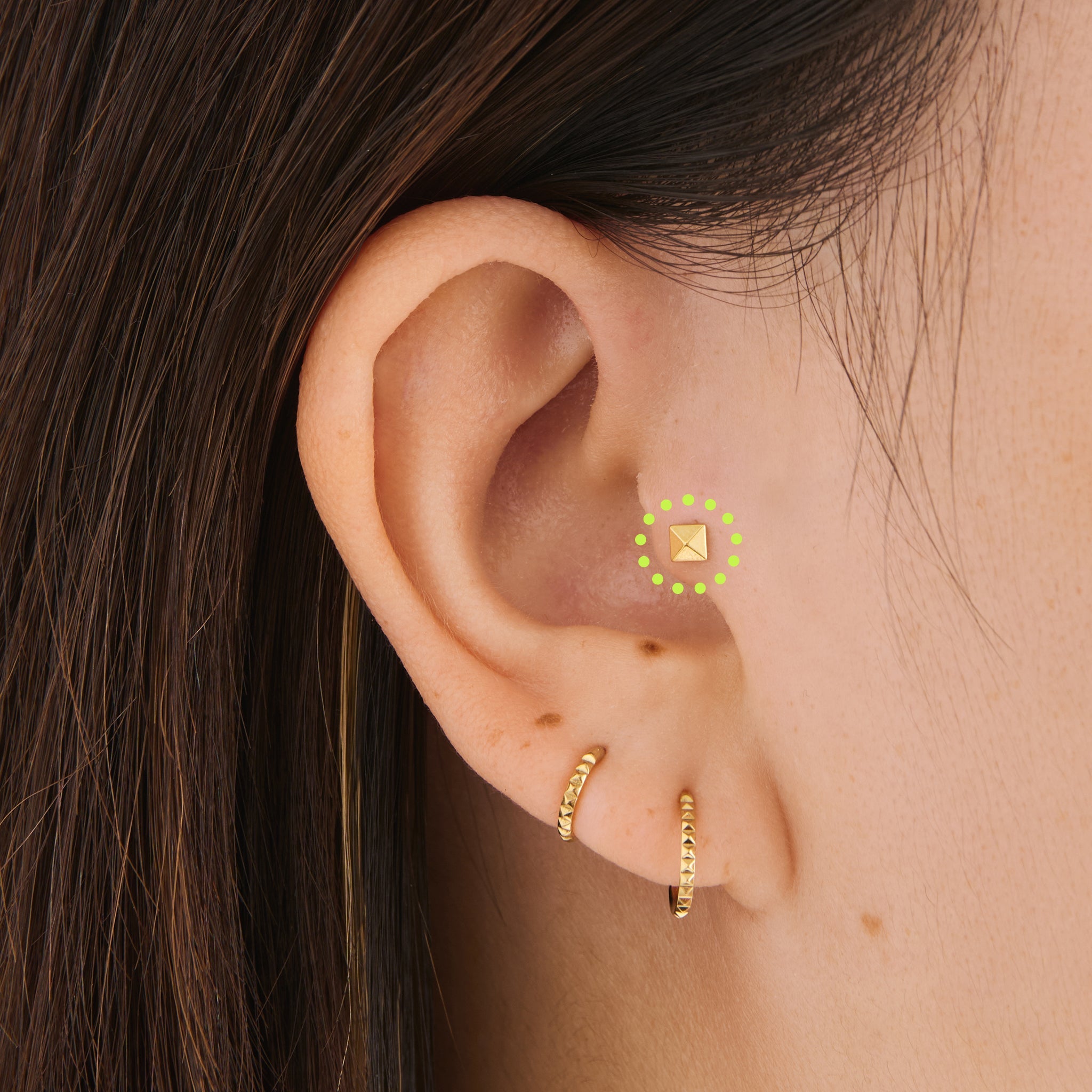 Pyramid Flatback Stud
