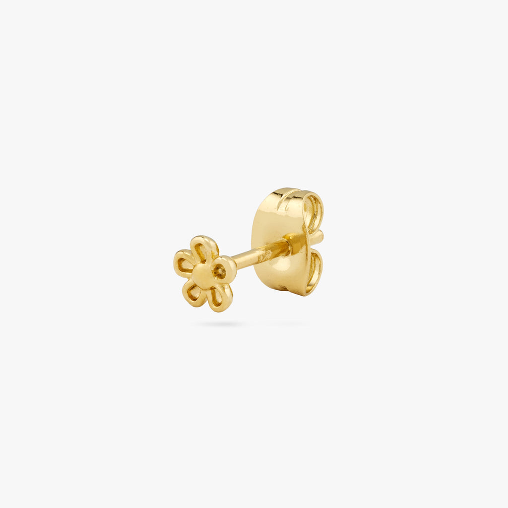 Daisy Flower Stud